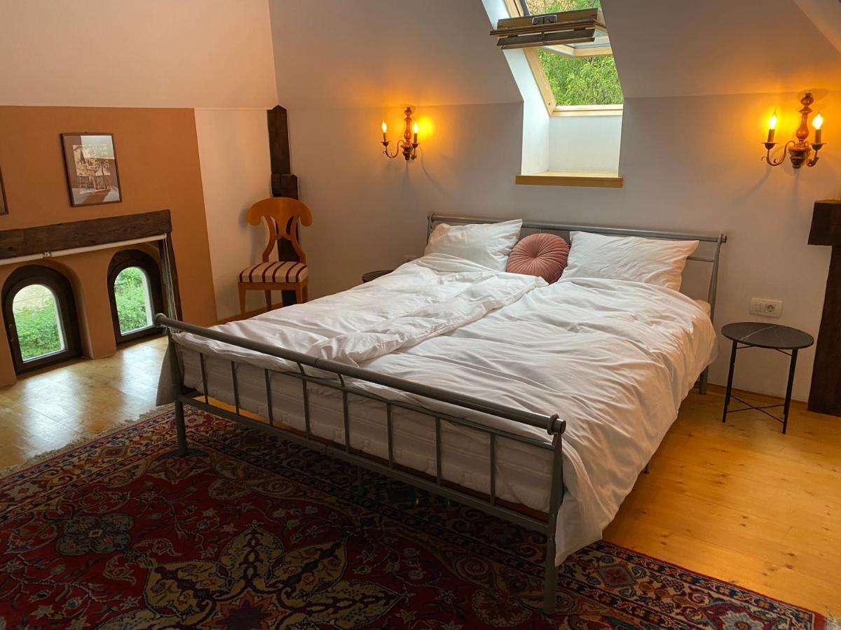 Rose'S Oldtown Apartment Brasov Ngoại thất bức ảnh