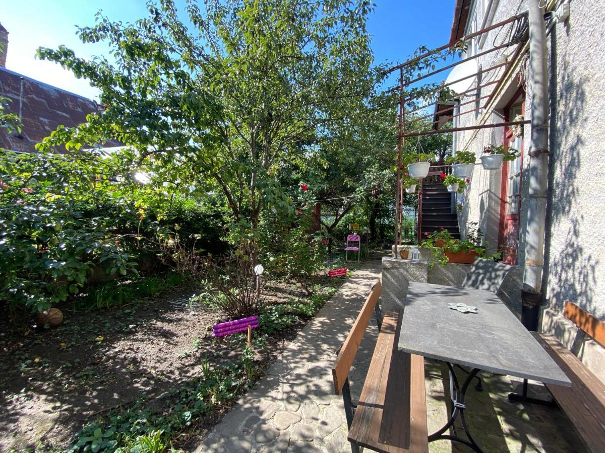 Rose'S Oldtown Apartment Brasov Ngoại thất bức ảnh