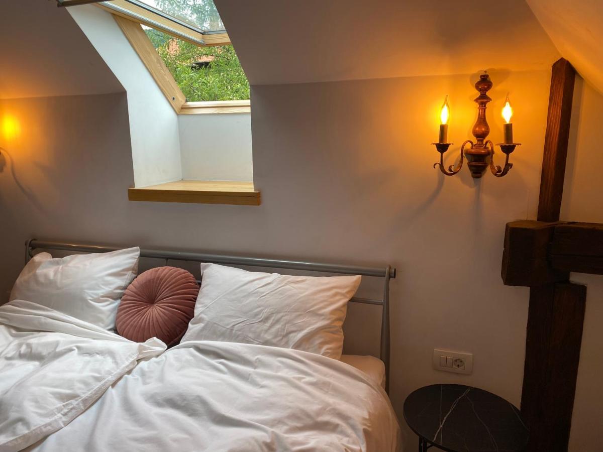 Rose'S Oldtown Apartment Brasov Ngoại thất bức ảnh