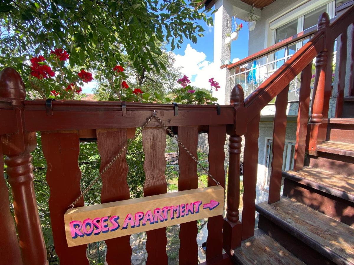 Rose'S Oldtown Apartment Brasov Ngoại thất bức ảnh
