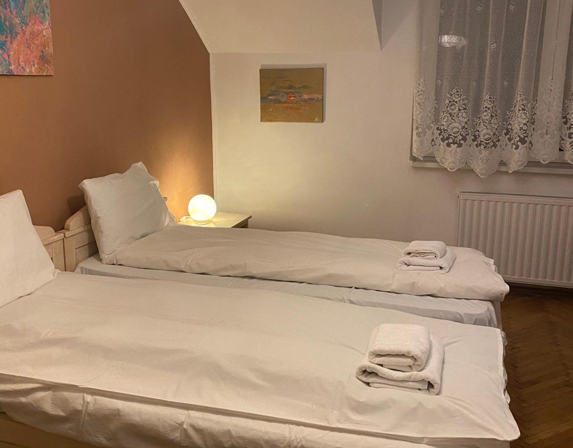 Rose'S Oldtown Apartment Brasov Ngoại thất bức ảnh