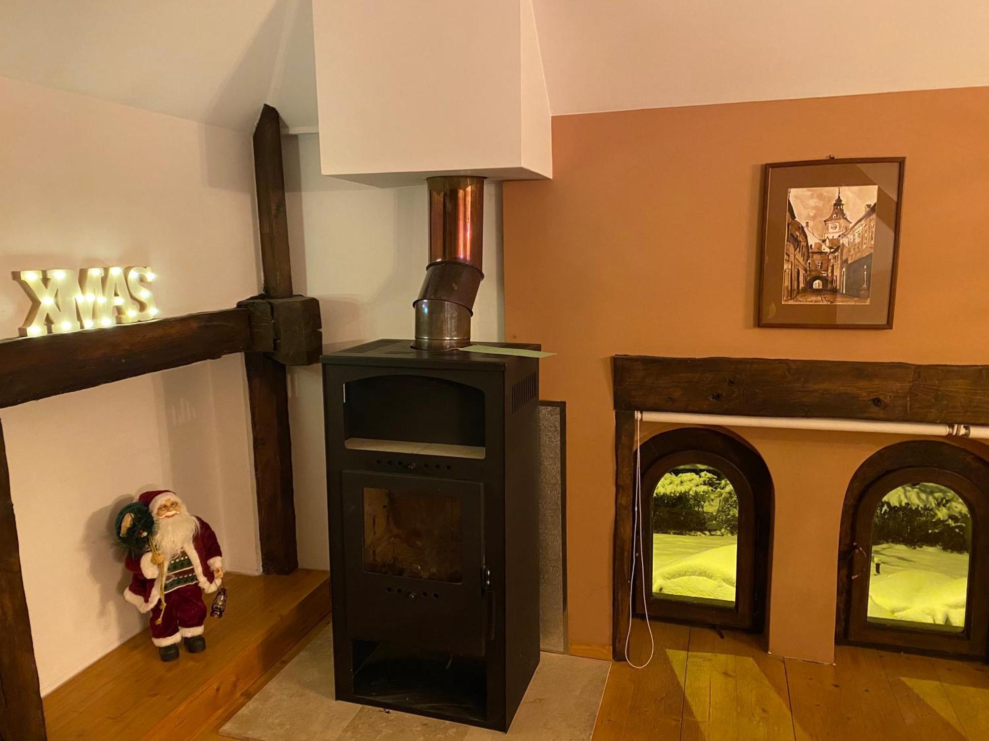 Rose'S Oldtown Apartment Brasov Ngoại thất bức ảnh