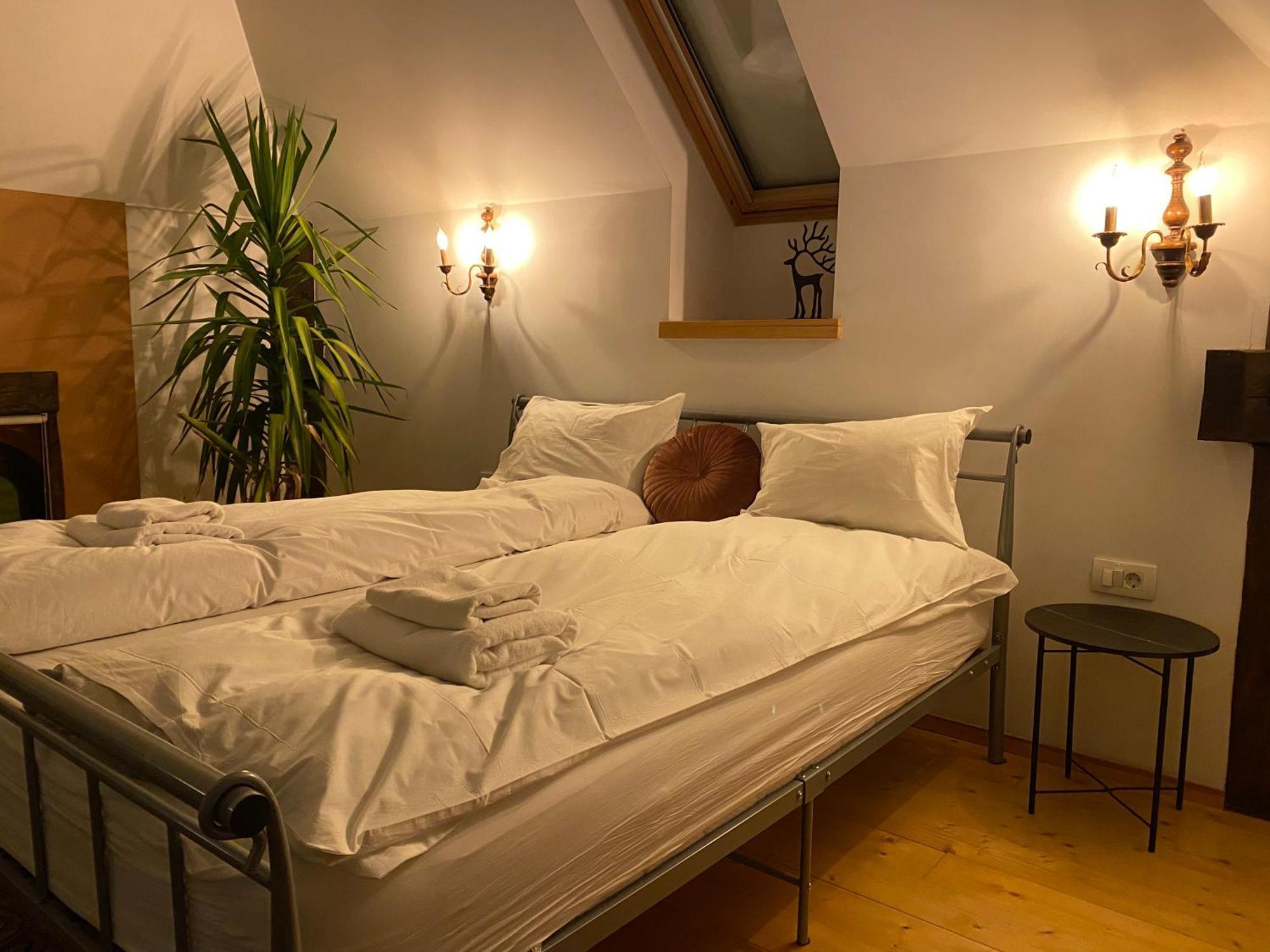 Rose'S Oldtown Apartment Brasov Ngoại thất bức ảnh