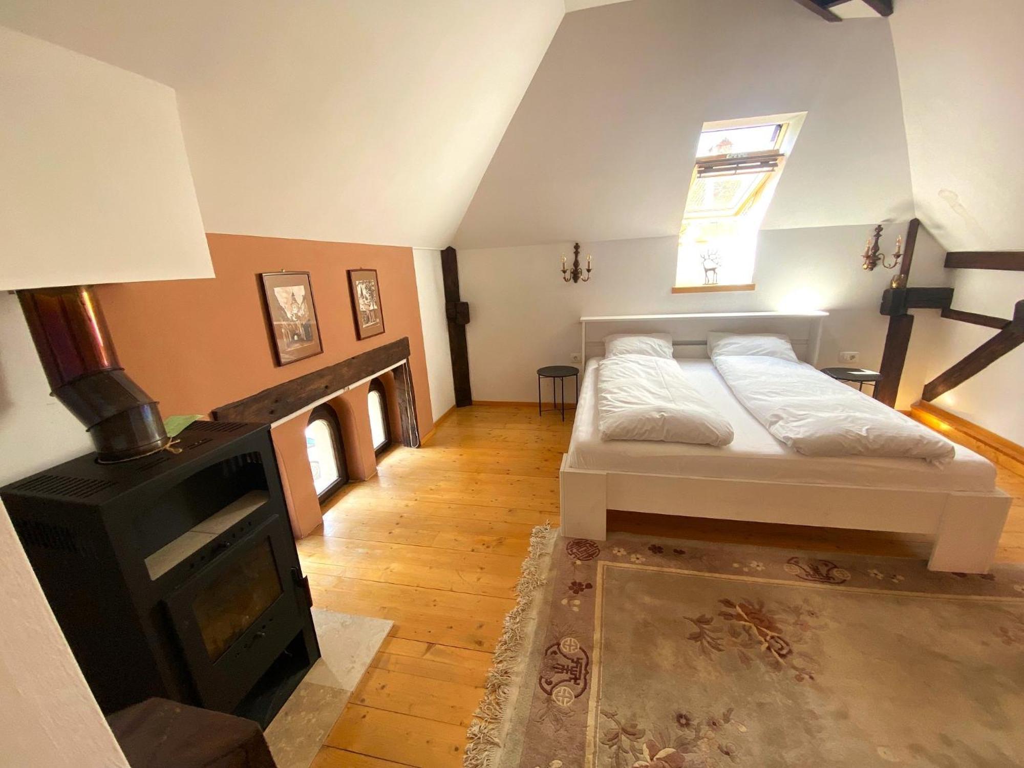 Rose'S Oldtown Apartment Brasov Ngoại thất bức ảnh